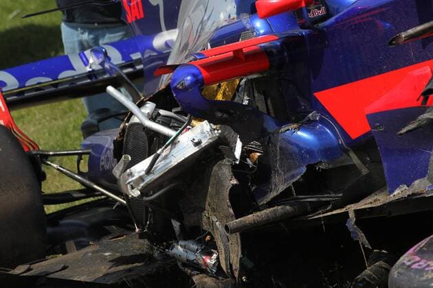 Canadian Grand Prix, Montreal 8 - 11 June 2017 11.06.2017- Race, Carlos Sainz Jr (ESP) Scuderia Toro Rosso STR12 after the crash 