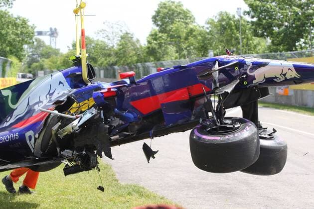 Canadian Grand Prix, Montreal 8 - 11 June 2017 11.06.2017- Race, Carlos Sainz Jr (ESP) Scuderia Toro Rosso STR12 after the crash 