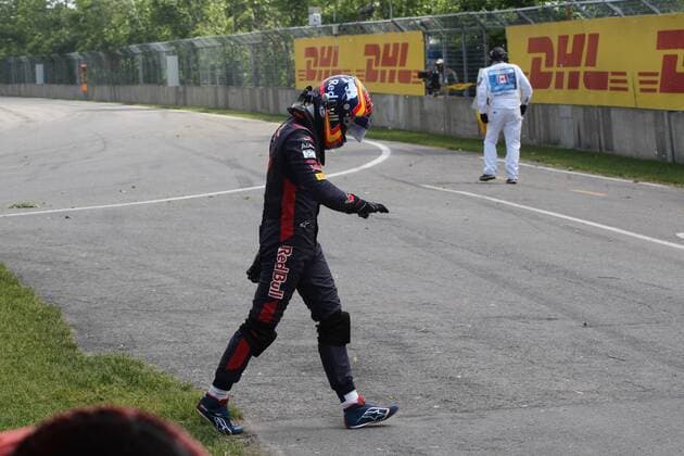 Canadian Grand Prix, Montreal 8 - 11 June 2017 11.06.2017- Race, Carlos Sainz Jr (ESP) Scuderia Toro Rosso STR12 after the crash 