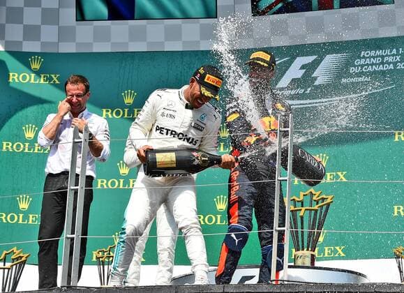 Lewis Hamilton (Mercedes AMG Petronas Formula One Team) und Daniel Ricciardo (Red Bull Racing) spritzen mit Champagner, Grosser Preis von Kanada 2017, Rennen, Motorsport, Formel 1, 11.06.2017, Montreal Copyright: xAndre Eibner-Pressefotox EP_JAE