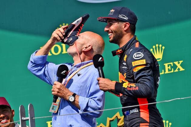 Schauspieler Patrick Stewart trinkt aus dem Rennschuh von Daniel Ricciardo (Red Bull Racing), Grosser Preis von Kanada 2017, Rennen, Motorsport, Formel 1, 11.06.2017, Montreal Copyright: xAndre Eibner-Pressefotox EP_JAE