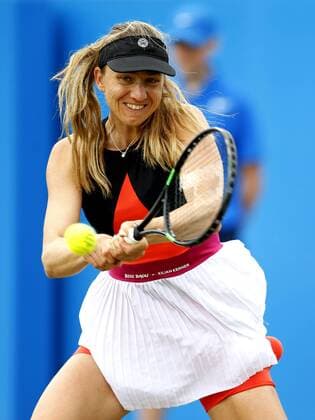 Bilder des Tages - SPORT Mona Barthel of Germany in action against Jana Fett of Croatia during the AEGON Nottingham Open 1st Round match at the Nottingham Tennis Centre. Picture date: June 12th, 2017. Picture credit should read: Matt McNulty Sportimage EDITORIAL USE ONLY. No use with unauthorised audio, video, data, fixture lists, club league logos or live services. Online in-match use limited to 120 images, no video emulation. No use in betting, games or single club league player publications.