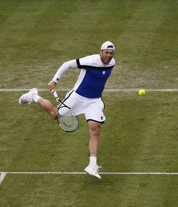 Bilder des Tages - SPORT June 12th 2017, Nottingham, England; WTA Tennis Damen Aegon Nottingham Open Tennis Tournament day 3; 8th seed Illya Marchenko of the Ukraine hits a drop shot against qualifier Liam Broady of the UK xLeexParkerx  ActionPlus11889904