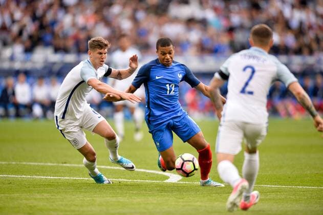 12 KYLIAN MBAPPE (fra) - 08 Eric Dier (eng) FOOTBALL : France vs Angleterre - Match Amical - 13 06 2017 AnthonyBIBARD FEP Panoramic 