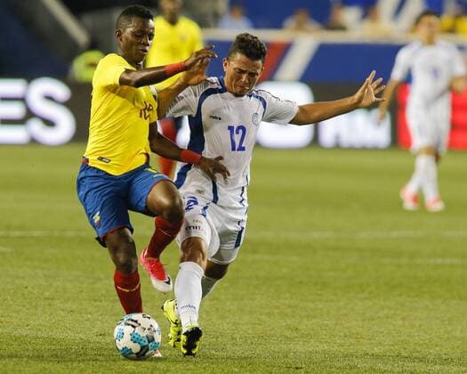 Ecuador s Juan Cazeres (L) fights for the ball with El Salvador s Narciso Orellana (R) during their friendly match at the Harrison Red Bull Arena, New Jersey, USA, 13 June 2017. ECUADOR VS. EL SALVADOR !ACHTUNG: NUR REDAKTIONELLE NUTZUNG!  Copyright: xEduardoxMunozxAlvarezx EMZ07 20170614-636330107066704234