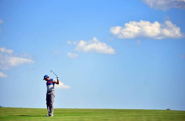 Bilder des Tages - SPORT Sergio Garcia reacts to chip on the 10th fairway during round 1 of the 117th U.S. Open golf tournament at Erin Hill golf course in Erin, Wisconsin on June 15, 2017.  WIS20170615344 KEVINxDIETSCH