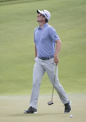 Justin Rose reacts to a missed putt on the 12th green during round 2 of the 117th U.S. Open golf tournament at Erin Hill golf course in Erin, Wisconsin on June 16, 2017.  WIS20170616305 KEVINxDIETSCH