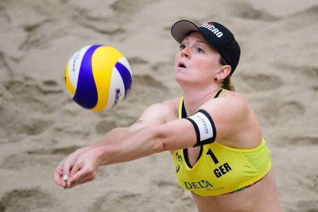16.06.2017, Den Haag, SportCampus Zuiderpark Beachvolleyball, FIVB World Tour, 2017 Den Haag 3 Star Zuspiel Julia Sude ( 1 GER)