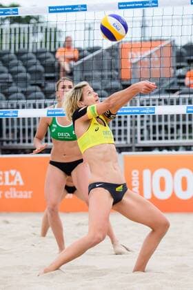 16.06.2017, Den Haag, SportCampus Zuiderpark Beachvolleyball, FIVB World Tour, 2017 Den Haag 3 Star Zuspiel Laura Ludwig ( 1 GER)