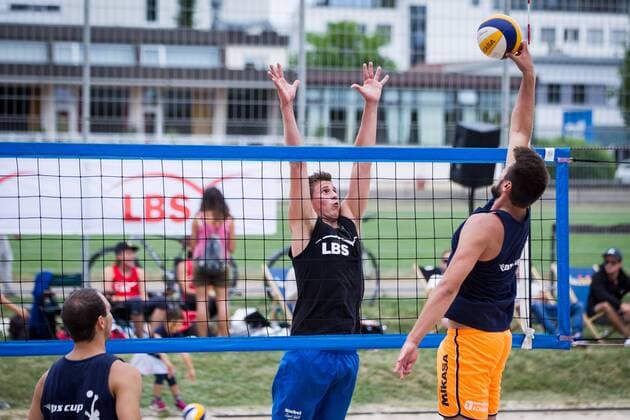 Block Lucas Wenz (Heidelbeger TV) - Angriff Tim Kreuzer (SSC Karlsruhe); LBS Cup Beachvolleyball A-City Stuttgart, Schwabenplatz, Stuttgart Germany, 20170617; Stuttgart Copyright: xWuechnerx xEibner-Pressefotox EP_nwr