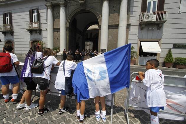 Italy: Justice for Ciro Esposito Court to give justice to Ciro Esposito. This morning there was the rally for the parade organized by the association Ciro Vive. Ciro Esposito is the fan who lost his life before the match of coopa Italy in Rome killed in a clash with a Romaness. Today, mom together with hundreds of young men and mums came down to the square to get under the prefecture s palace and deliver a document requesting an exemplary pen and not a reduction of the 26-year-old prison sentence to De Santis.  FabioxSasso PacificxPress