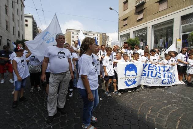Italy: Justice for Ciro Esposito Court to give justice to Ciro Esposito. This morning there was the rally for the parade organized by the association Ciro Vive. Ciro Esposito is the fan who lost his life before the match of coopa Italy in Rome killed in a clash with a Romaness. Today, mom together with hundreds of young men and mums came down to the square to get under the prefecture s palace and deliver a document requesting an exemplary pen and not a reduction of the 26-year-old prison sentence to De Santis.  FabioxSasso PacificxPress