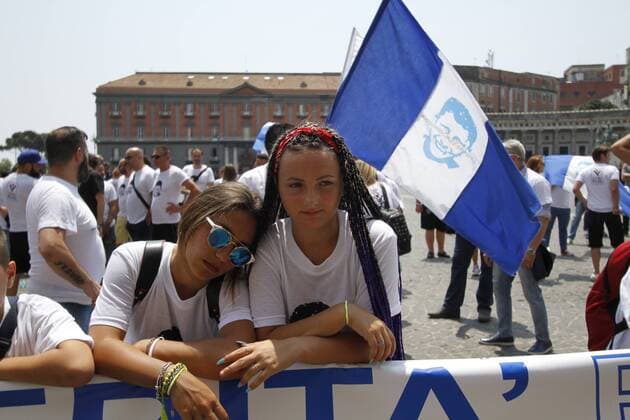 Italy: Justice for Ciro Esposito Court to give justice to Ciro Esposito. This morning there was the rally for the parade organized by the association Ciro Vive. Ciro Esposito is the fan who lost his life before the match of coopa Italy in Rome killed in a clash with a Romaness. Today, mom together with hundreds of young men and mums came down to the square to get under the prefecture s palace and deliver a document requesting an exemplary pen and not a reduction of the 26-year-old prison sentence to De Santis.  FabioxSasso PacificxPress
