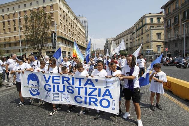 Italy: Justice for Ciro Esposito Court to give justice to Ciro Esposito. This morning there was the rally for the parade organized by the association Ciro Vive. Ciro Esposito is the fan who lost his life before the match of coopa Italy in Rome killed in a clash with a Romaness. Today, mom together with hundreds of young men and mums came down to the square to get under the prefecture s palace and deliver a document requesting an exemplary pen and not a reduction of the 26-year-old prison sentence to De Santis.  FabioxSasso PacificxPress
