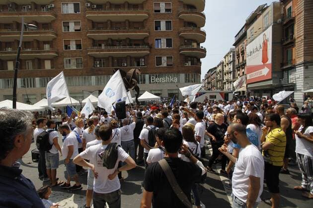 Italy: Justice for Ciro Esposito Court to give justice to Ciro Esposito. This morning there was the rally for the parade organized by the association Ciro Vive. Ciro Esposito is the fan who lost his life before the match of coopa Italy in Rome killed in a clash with a Romaness. Today, mom together with hundreds of young men and mums came down to the square to get under the prefecture s palace and deliver a document requesting an exemplary pen and not a reduction of the 26-year-old prison sentence to De Santis.  FabioxSasso PacificxPress