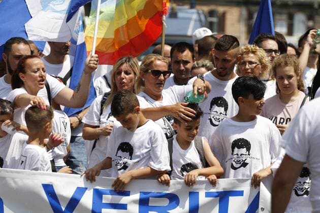 Italy: Justice for Ciro Esposito Court to give justice to Ciro Esposito. This morning there was the rally for the parade organized by the association Ciro Vive. Ciro Esposito is the fan who lost his life before the match of coopa Italy in Rome killed in a clash with a Romaness. Today, mom together with hundreds of young men and mums came down to the square to get under the prefecture s palace and deliver a document requesting an exemplary pen and not a reduction of the 26-year-old prison sentence to De Santis.  FabioxSasso PacificxPress