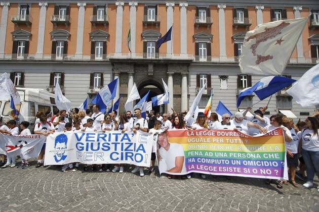 Italy: Justice for Ciro Esposito Court to give justice to Ciro Esposito. This morning there was the rally for the parade organized by the association Ciro Vive. Ciro Esposito is the fan who lost his life before the match of coopa Italy in Rome killed in a clash with a Romaness. Today, mom together with hundreds of young men and mums came down to the square to get under the prefecture s palace and deliver a document requesting an exemplary pen and not a reduction of the 26-year-old prison sentence to De Santis.  FabioxSasso PacificxPress