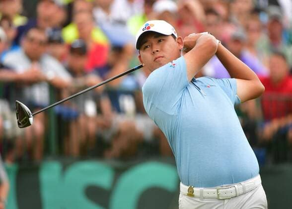 Si Woo Kim hits off the 1st tee during round 3 of the 117th U.S. Open golf tournament at Erin Hill golf course on June 17, 2017 in Erin, Wisconsin.  WIS20170617316 KEVINxDIETSCH