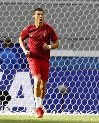 Portugal vs. Mexico KAZAN, RT - 18.06.2017: PORTUGAL VS. MEXICO - Cristiano RONALDO of Portugal during warm-up for the match between Portugal and Mexico, valid for the first round of the Confederations Cup 2017, this Sunday (18), held at the Kazan Arena in Kazan, Russia. (Photo: Rodolfo Buhrer La Imagem Fotoarena) x1339200x  RodolfoxBuhrer