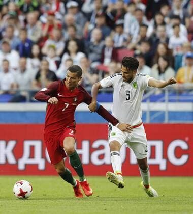 Portugal vs. Mexico KAZAN, RT - 18.06.2017: PORTUGAL VS. MEXICO - REYES Diego de México plays for Cristiano Ronaldo of Portugal during a match between Portugal and Mexico valid for the first round of the Confederations Cup 2017 on Sunday (18) held at the Kazan Arena in Kazan, Russia. (Photo: Rodolfo Buhrer La Imagem Fotoarena) x1339430x  RodolfoxBuhrer