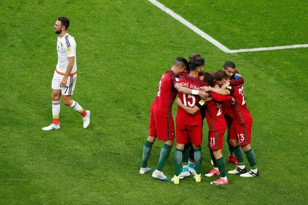 Soccer Football - Portugal v Mexico - FIFA Confederations Cup Russia 2017 - Group A - Kazan Arena, Kazan, Russia - June 18, 2017 PortugalÕs Cedric Soares celebrates scoring their second goal with team mates as MexicoÕs Miguel Layun looks dejected FOOTBALL : Portugal vs Mexique - Coupe Des Confederations - Kazan - 18 06 2017 ActionImages Panoramic  VPC_12