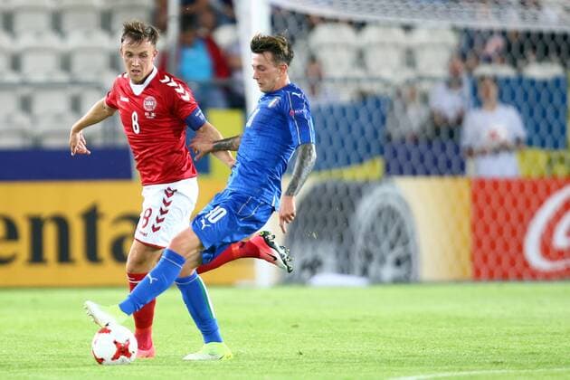 Krakow , Stadion im Jozefa Pilsudskiego 18.06.2017 , Pilka nozna Reprezentacja , Kadra , U-21, Mistrzostwa Europy U21 U 21 2017 Grupa C Dania U21 - Wlochy U21 NZ Lasse Vigen Christensen ( DEN ) Federico Bernardeschi ( ITA ) FOT Michal Nowak Newspix.pl Krakow , Jozef Pilsudski s Stadium 18.06.2017 Sport , Football National Teams , UEFA Under-21 European Championship EM Europameisterschaft Poland 2017 , Group C Denmark U-21 - Italy U-21 photo by Michal Nowak Newspix.pl --- Newspix.pl FRANCE OUT!  170618MIN038