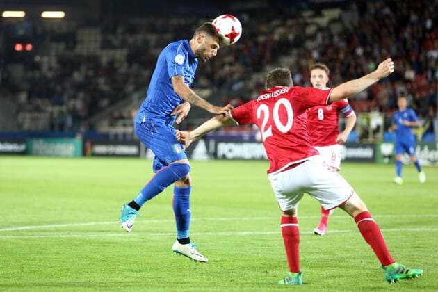 Fußball, U21 EM, Dänemark - Italien Krakow , Stadion im Jozefa Pilsudskiego 18.06.2017 , Pilka nozna Reprezentacja , Kadra , U-21, Mistrzostwa Europy U21 U 21 2017 Grupa C Dania U21 - Wlochy U21 NZ Domenico Berardi ( ITA ) Jacob Rasmussen ( DEN ) FOT Michal Nowak Newspix.pl Krakow , Jozef Pilsudski s Stadium 18.06.2017 Sport , Football National Teams , UEFA Under-21 European Championship EM Europameisterschaft Poland 2017 , Group C Denmark U-21 - Italy U-21 photo by Michal Nowak Newspix.pl --- Newspix.pl FRANCE OUT! 170618MIN093