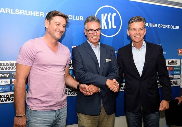 Themen der Woche - Sport Bilder des Tages - SPORT 19.06.2017, xfux, Fussball 3.Liga, Karlsruher SC Pressekonferenz zur Vorstellung des neuen Geschaeftsfuehrer Helmut Sandrock, emspor v.l. Oliver Kreuzer (Sportdirektor Sportlicher Leiter Manager Karlsruher SC KSC), Geschaeftsfueher Helmut Sandrock (Karlsruher SC KSC), Praesident Ingo Wellenreuther (Karlsruher SC KSC) Karlsruhe