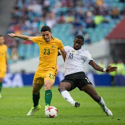 Bilder des Tages - SPORT (170620) -- SOCHI, June 20, 2017 -- Antonio Ruediger (R) of Germany vies with Tommy Rogic of Australia during the group B match between Australia and Germany of the 2017 FIFA Confederations Cup in Sochi, Russia, on June 19, 2017. Germany won 3-2. ) (SP)RUSSIA-SOCHI-2017 FIFA CONFEDERATIONS CUP-AUS VS GER WuxZhuang 