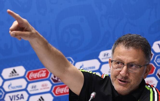 Bilder des Tages - SPORT SOCHI, RUSSIA â€“ JUNE 20, 2017: Juan Carlos Osorio, head coach of the Mexican national football team, looks on at a news conference ahead of the upcoming 2017 FIFA Confederations Cup match against New Zealand. Artyom Korotayev TASS  TS053D3A