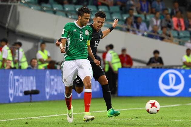 Diego Reyes (Mexiko, Mexico) gegen Dane Ingham (Neuseeland, New Zealand) - 21.06.2017: Mexiko vs. Neuseeland, Fisht Stadium Sotschi