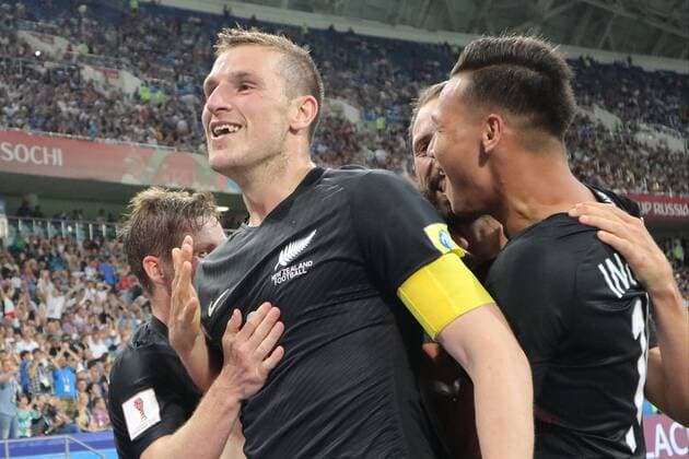 Bilder des Tages - SPORT celebrate the goal, Torjubel zum 0:1 um Chris Wood (Neuseeland, New Zealand) - 21.06.2017: Mexiko vs. Neuseeland, Fisht Stadium Sotschi