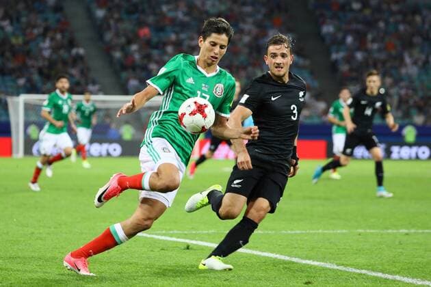 Juergen Damm (Mexiko, Mexico) gegen Deklan Wynne (Neuseeland, New Zealand) - 21.06.2017: Mexiko vs. Neuseeland, Fisht Stadium Sotschi