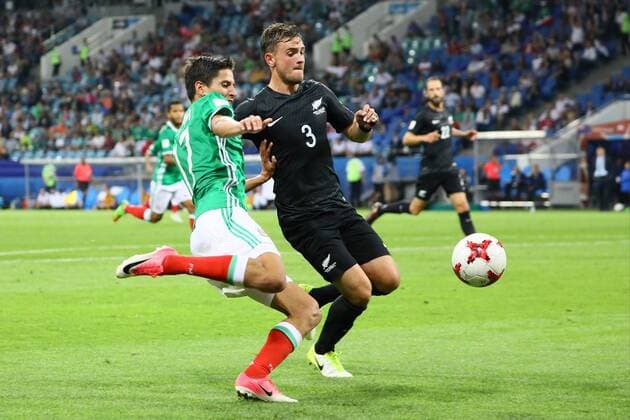 Juergen Damm (Mexiko, Mexico) gegen Deklan Wynne (Neuseeland, New Zealand) - 21.06.2017: Mexiko vs. Neuseeland, Fisht Stadium Sotschi
