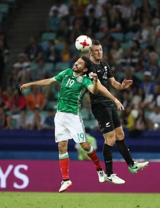 (170622) -- SOCHI, June 22, 2017 -- Oribe Peralta (L) of Mexico competes for a header with Shane Smeltz of New Zealand during the group A match between Mexico and New Zealand of the 2017 FIFA Confederations Cup in Sochi, Russia, on June 21, 2017. Mexico won 2-1. ) (SP)RUSSIA-MOSCOW-FIFA-CONFED CUP-MEX VS NZL XuxZijian 