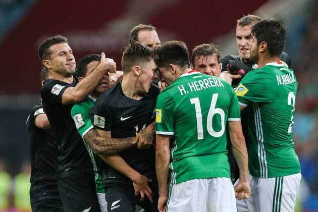 (170622) -- SOCHI, June 22, 2017 -- Players fight during the group A match between Mexico and New Zealand of the 2017 FIFA Confederations Cup in Sochi, Russia, on June 21, 2017. Mexico won 2-1. ) (SP)RUSSIA-MOSCOW-FIFA-CONFED CUP-MEX VS NZL WuxZhuang 