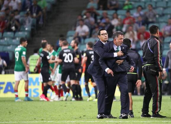 (170622) -- SOCHI, June 22, 2017 -- Juan Carlos Osorio(3rd L), head coach of Mexico, reacts during the group A match between Mexico and New Zealand of the 2017 FIFA Confederations Cup in Sochi, Russia, on June 21, 2017. Mexico won 2-1. ) (SP)RUSSIA-MOSCOW-FIFA-CONFED CUP-MEX VS NZL XuxZijian 