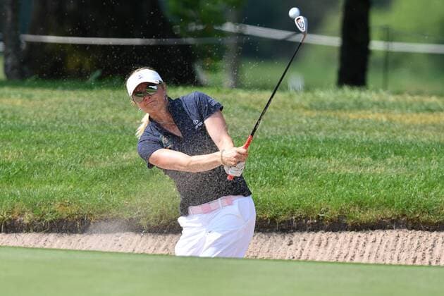 Sandra KIRIASIS (Bobpilotin), Bunkerschlag, Aktion,Einzelbild,angeschnittenes Einzelmotiv,Halbfigur,halbe Figur.. ProAm ,GOLF,BMW International Open 2017 am 21.06.2017 in Muenchen Eichenried.