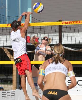 Beach volleyball Beachvolleyball - FIVB Beachvolleyball WC VOESENDORF,AUSTRIA,22.JUN.17 - BEACHVOLLEYBALL - FIVB Beach Volleyball World Championships, Opening Beach Area SCS Multiplex. Image shows Stefanie Schwaiger (AUT), Alex Horst (AUT) and Katharina Schuetzenhoefer (AUT) GEPAxpictures xChristianxOrt
