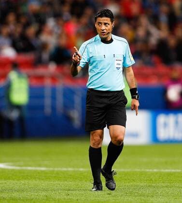 Germany vs Chile KAZAN, RT - 22.06.2017: GERMANY VS CHILE - The referee of the match, Alireza FAGHANI (IRN) during match between Germany and Chile valid for the second round of the Confederations Cup 2017, this Thursday (22), held in the Kazan Arena in Kazan, Russia. (Photo: Marcelo Machado de Melo Fotoarena) x1342510x  MarceloxMachadoxdexMelo