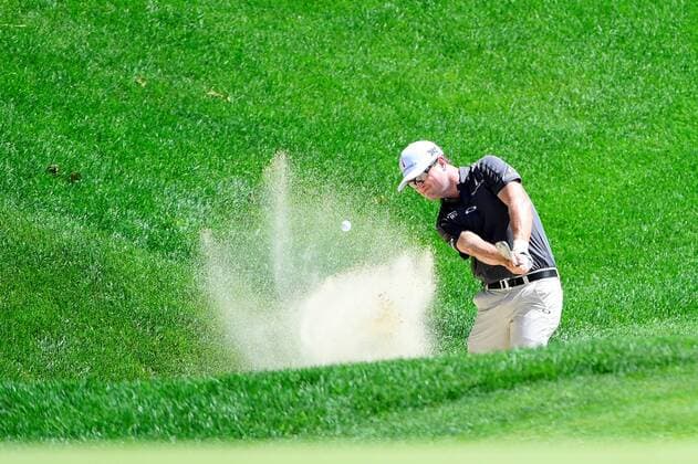 Bilder des Tages - SPORT June 22, 2017: Zach Johnson, of the United States, plays a shot from a bunker on the 15th hole during the first round of the PGA Golf Herren Travelers Championship golf tournament held at TPC River Highlands in Cromwell CT. Cal Media PGA 2017: Travelers Championship JUN 22 - ZUMAc04_ 20170622_zaf_c04_079 Copyright: xEricxCanhax