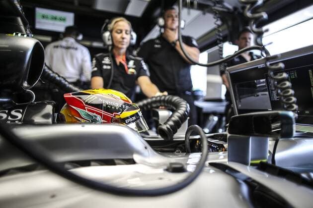 Bilder des Tages - SPORT Motorsports: FIA Formula One World Championship WM Weltmeisterschaft 2017, Grand Prix of Europe, 44 Lewis Hamilton (GBR, Mercedes AMG Petronas F1 Team), Baku Azerbaijan xHOCHxZWEIx