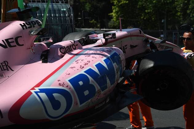 das Wrack von Sergio Perez (Sahara Force India F1 Team) wird abtransportiert, Grosser Preis von Aserbaidschan 2017, Freies Training, Motorsport, Formel 1, 23.06.2017, Baku Copyright: xAndre Eibner-Pressefotox EP_JAE
