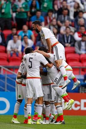 Bilder des Tages - SPORT Mexico vs. Russia SAO PETERSBURGO, MO - 24.06.2017: MEXICO VS. RUSSIA - ARAUJO Nestor of Mexico celebrates after scoring a goal during Mexico-Russia match valid for the third round of the Confederations Cup 2017, this Saturday (24) held Arena Kazan in Kazan, Russia. (Photo: Marcelo Machado de Melo Fotoarena) x1343501x  MarceloxMachadoxdexMelo