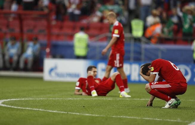 Themen der Woche - Sport Bilder des Tages - SPORT Mexico vs. Russia SAO PETERSBURGO, MO - 24.06.2017: MEXICO VS. RUSSIA - Georgy DZHIKYA of Russia regrets defeat after Mexico-Russia match valid for the third round of the 2017 Confederations Cup on Saturday (24) held at the Kazan Arena Stadium in Kazan, Russia. (Photo: Rodolfo Buhrer La Imagem Fotoarena) x1343590x  RodolfoxBuhrer