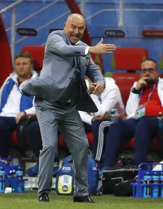 Mexico vs. Russia SAO PETERSBURGO, MO - 24.06.2017: MEXICO VS. RUSSIA - Russia coach Stanislav CHERCHESOV during a match between Mexico and Russia valid for the third round of the 2017 Confederations Cup on Saturday (24) held at the Kazan Arena Stadium in Kazan, Russia. (Photo: Rodolfo Buhrer La Imagem Fotoarena) x1343597x  RodolfoxBuhrer