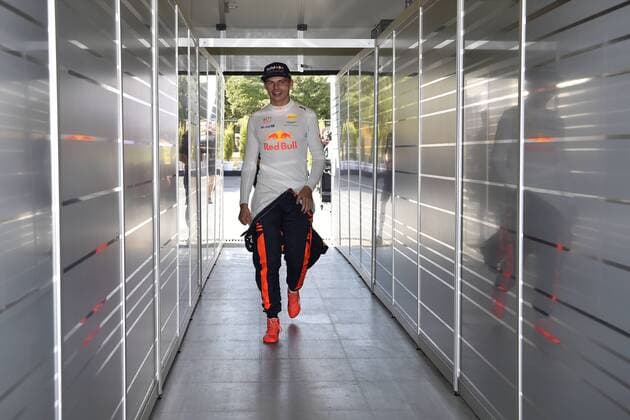 Bilder des Tages - SPORT Motorsports: FIA Formula One World Championship WM Weltmeisterschaft 2017, Grand Prix of Europe, 33 Max Verstappen (NDL, Red Bull Racing) Baku Azerbaijan xHOCHxZWEIx