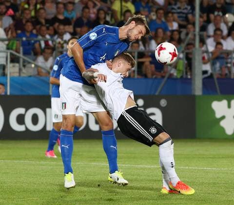 Daniele Rugani, Max Meyer Aktion Spielszene Zweikampf Fußball Fussball U21 U 21 EM Europameisterschaft Länderspiel Saison 2016 2017 24.06.2017 DFB Nationalmannschaft GER BRDeutschland vs. Italien