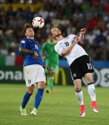 Federico Bernardeschi, Maximilian Arnold Aktion Spielszene Zweikampf Fußball Fussball U21 U 21 EM Europameisterschaft Länderspiel Saison 2016 2017 24.06.2017 DFB Nationalmannschaft GER BRDeutschland vs. Italien