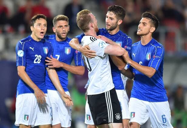 Themen der Woche - Sport Bilder des Tages - SPORT Fußball, U21 EM, Italien - Deutschland 2017.06.24 Krakow Pilka nozna kadra reprezentacja Mistrzostwa Europy U21 U 21 Polska 2017 Wlochy - Niemcy N z Federico Chiesa Domenico Berardi Alberto Grassi Maximilian Arnold (GER) Lorenzo Pellegrini Foto Lukasz Laskowski PressFocus 2017.06.24 Krakow Football UEFA Under21 Championship Poland 2017 Italy vs. Germany Federico Chiesa Domenico Berardi Alberto Grassi Maximilian Arnold (GER) Lorenzo Pellegrini Credit: Lukasz Laskowski PressFocus NEWSPIX.PL --- Newspix.pl  20170624LUK_089